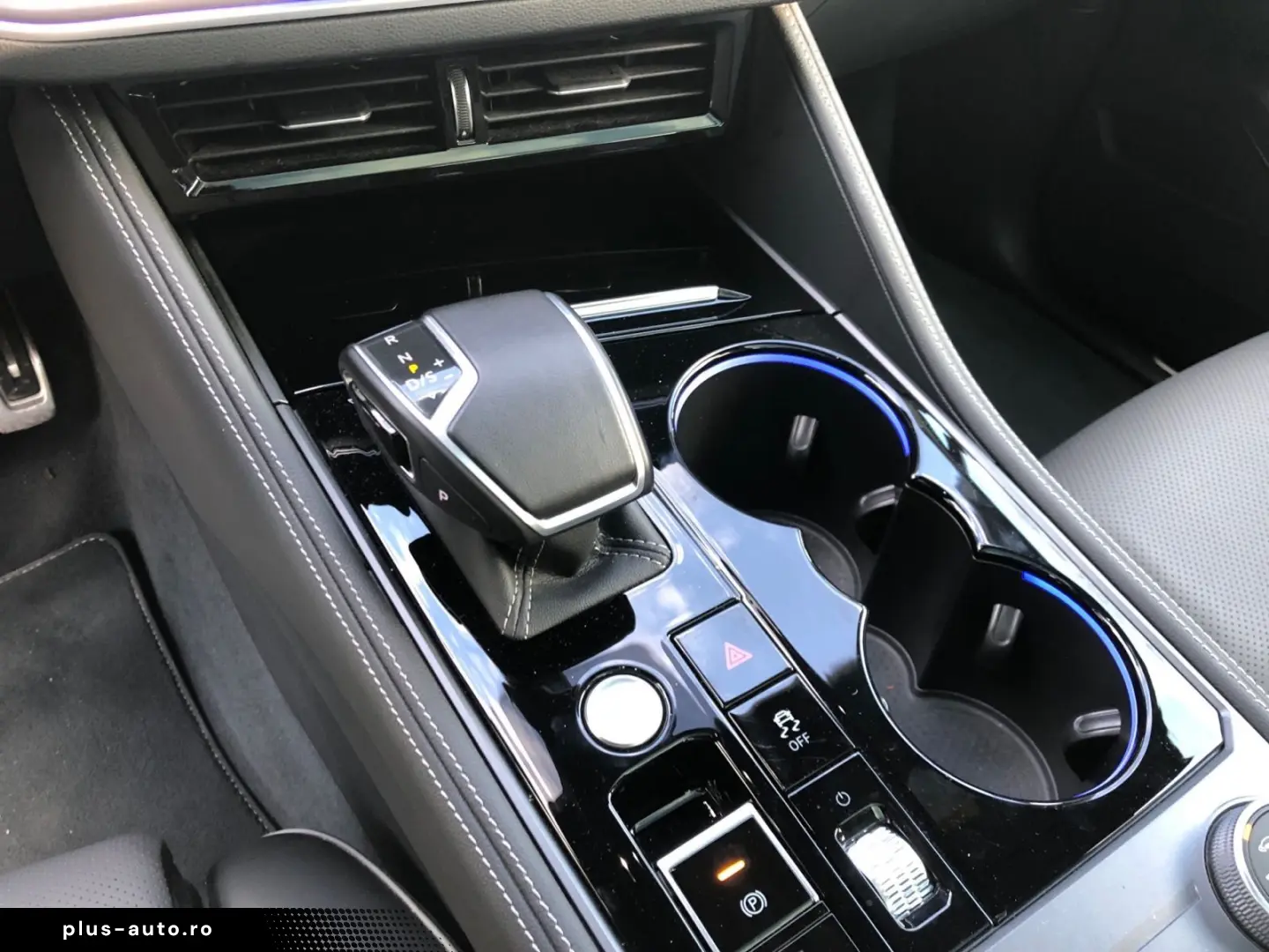 VW Touareg 3.0TDI R-Line Leder Pano HUD AHK