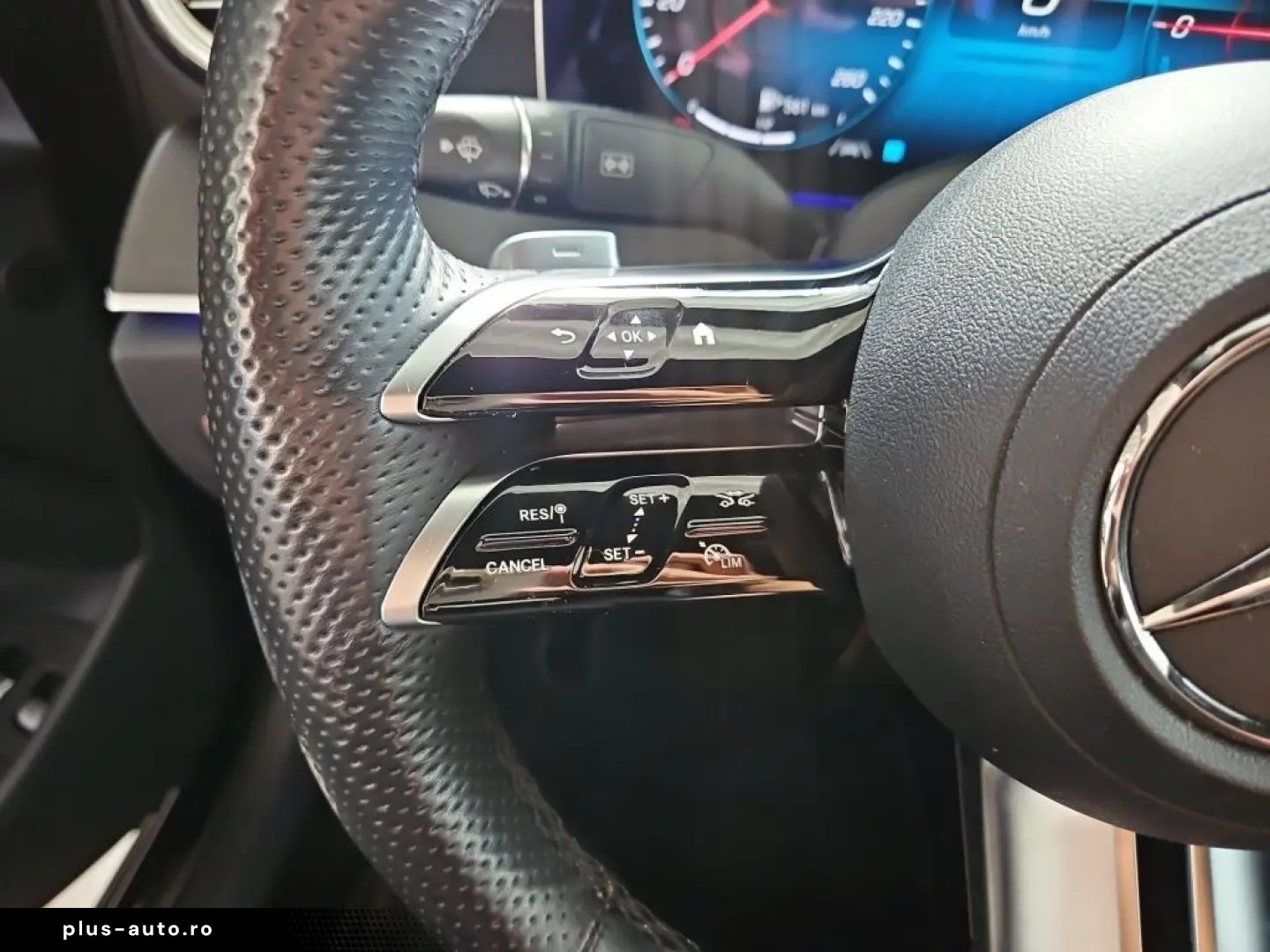 MERCEDES-BENZ E 300 e 4M AMG Night Distronic  LED 360  Burm.