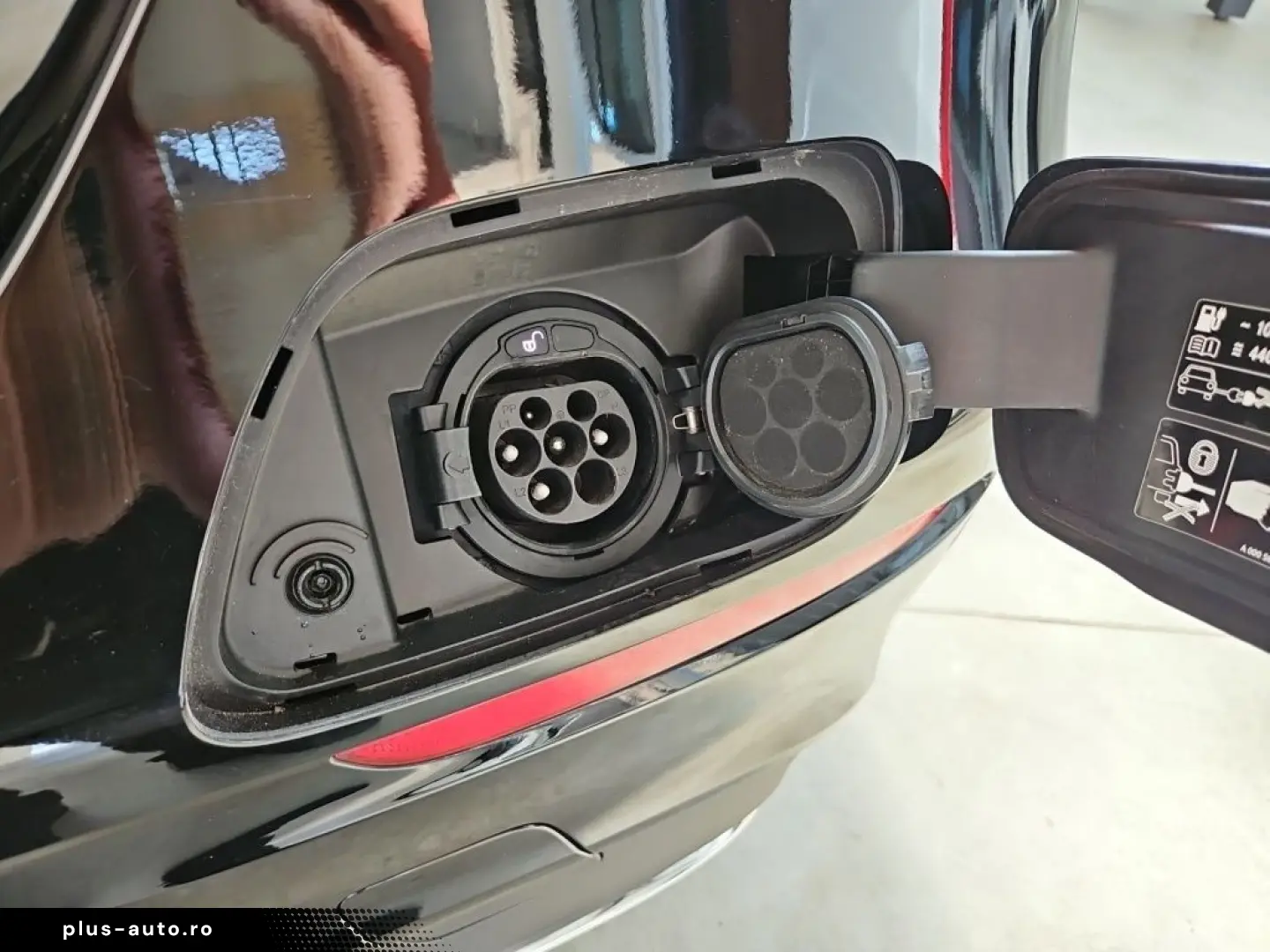 MERCEDES-BENZ E 300 e 4M AMG Night Distronic  LED 360  Burm.