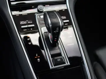 PORSCHE Panamera Sport Turismo 4.0 Turbo S E-Hybrid   70