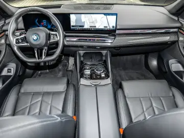 BMW 550e xDrive M Sport HUD PANO ACC AHK 360 KAM LM