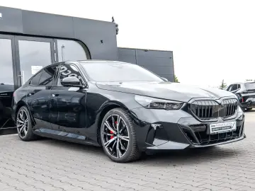 BMW 550e xDrive M Sport HUD PANO ACC AHK 360 KAM LM