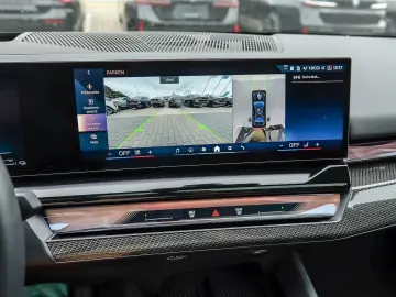 BMW 550e xDrive M Sport HUD PANO ACC AHK 360 KAM LM