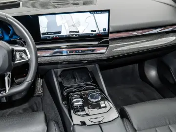 BMW 550e xDrive M Sport HUD PANO ACC AHK 360 KAM LM