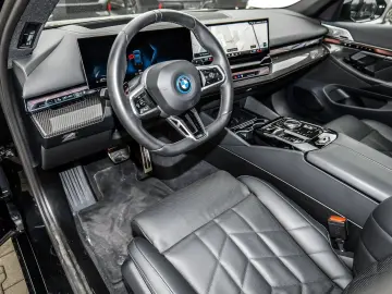 BMW 550e xDrive M Sport HUD PANO ACC AHK 360 KAM LM