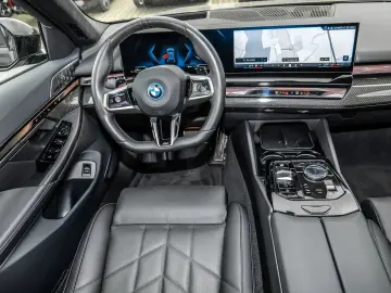 BMW 550e xDrive M Sport HUD PANO ACC AHK 360 KAM LM