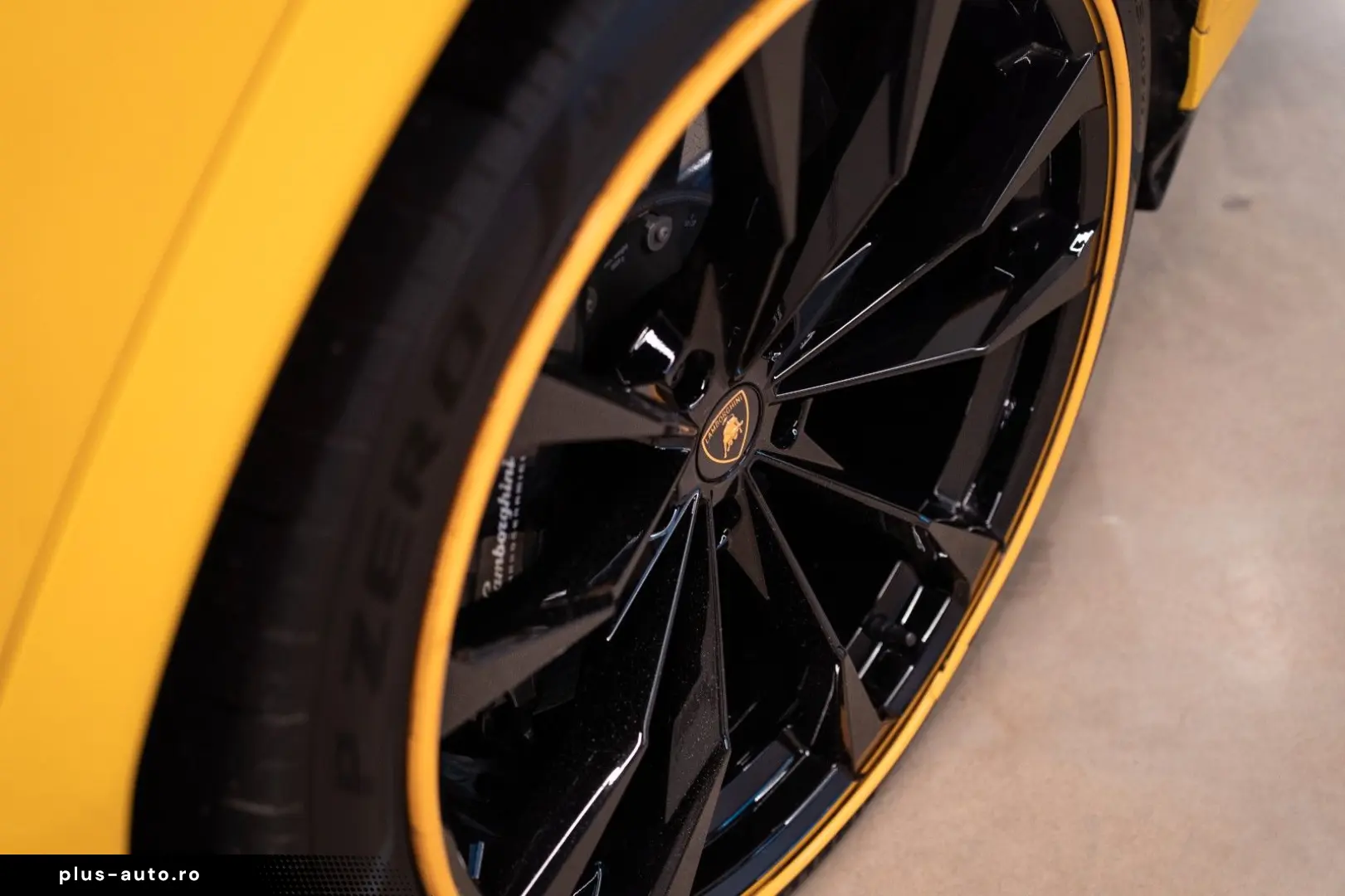 LAMBORGHINI Urus S  Dark pack Carbon Pano Massage