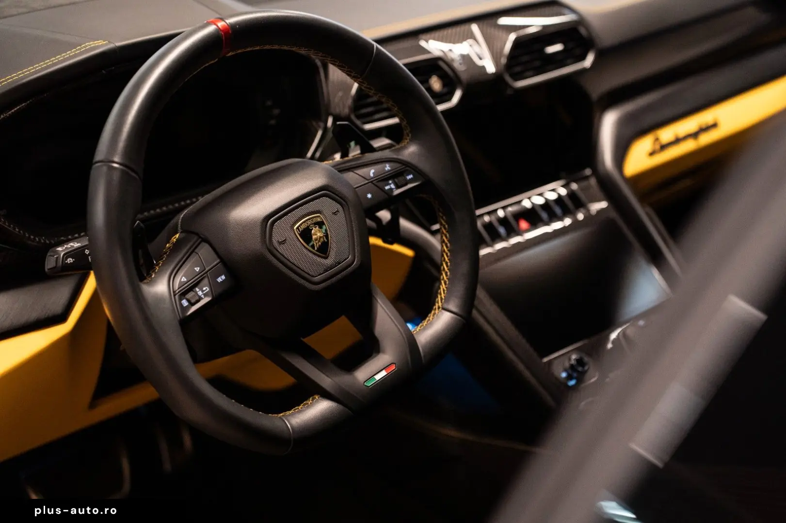 LAMBORGHINI Urus S  Dark pack Carbon Pano Massage