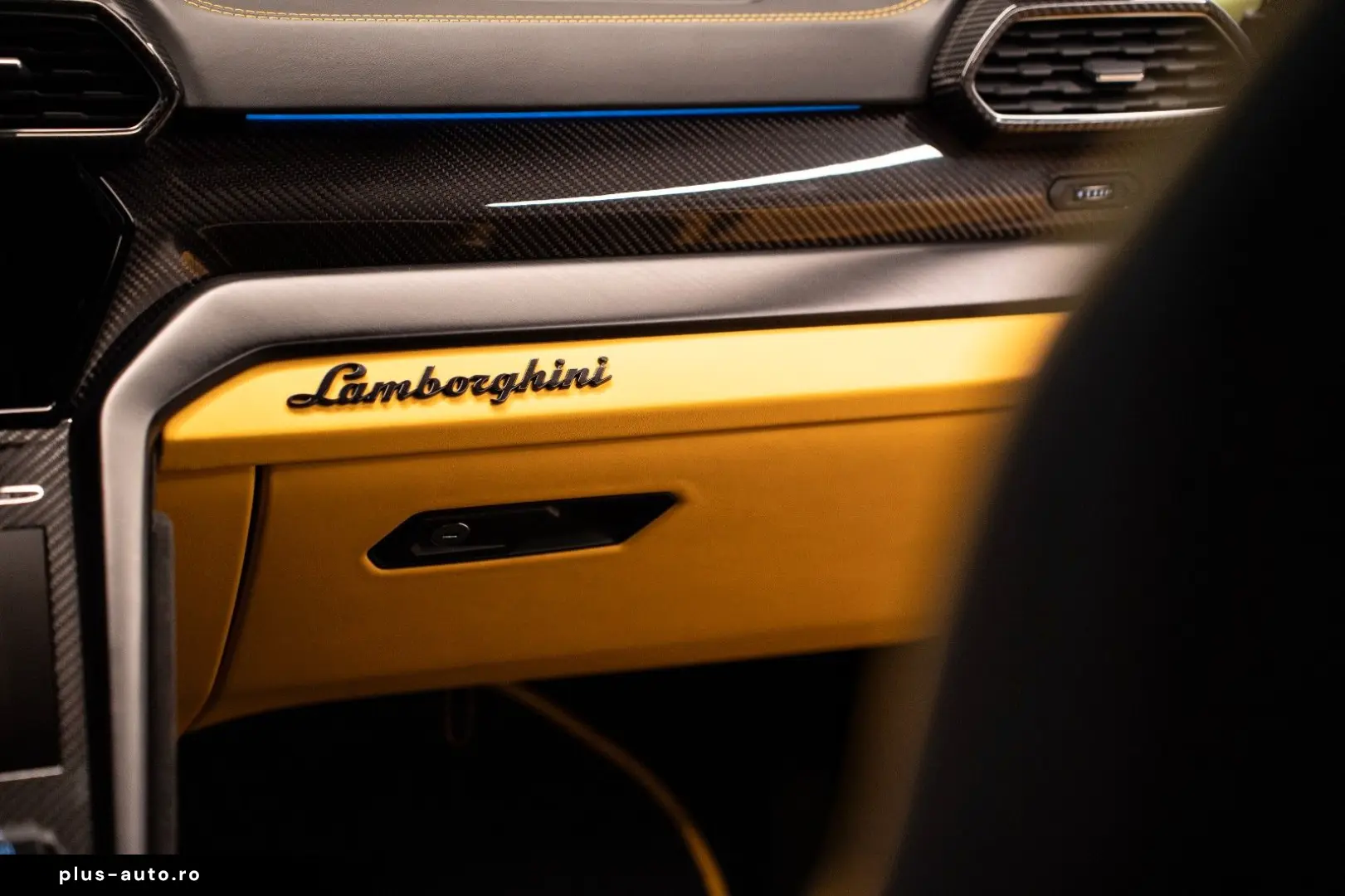 LAMBORGHINI Urus S  Dark pack Carbon Pano Massage