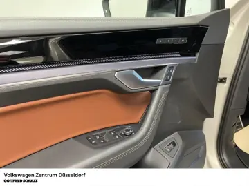 VW Touareg R-Line 3.0 V6 TDI 4MOTION Navigation