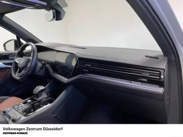 VW Touareg R-Line 3.0 V6 TDI 4MOTION Navigation