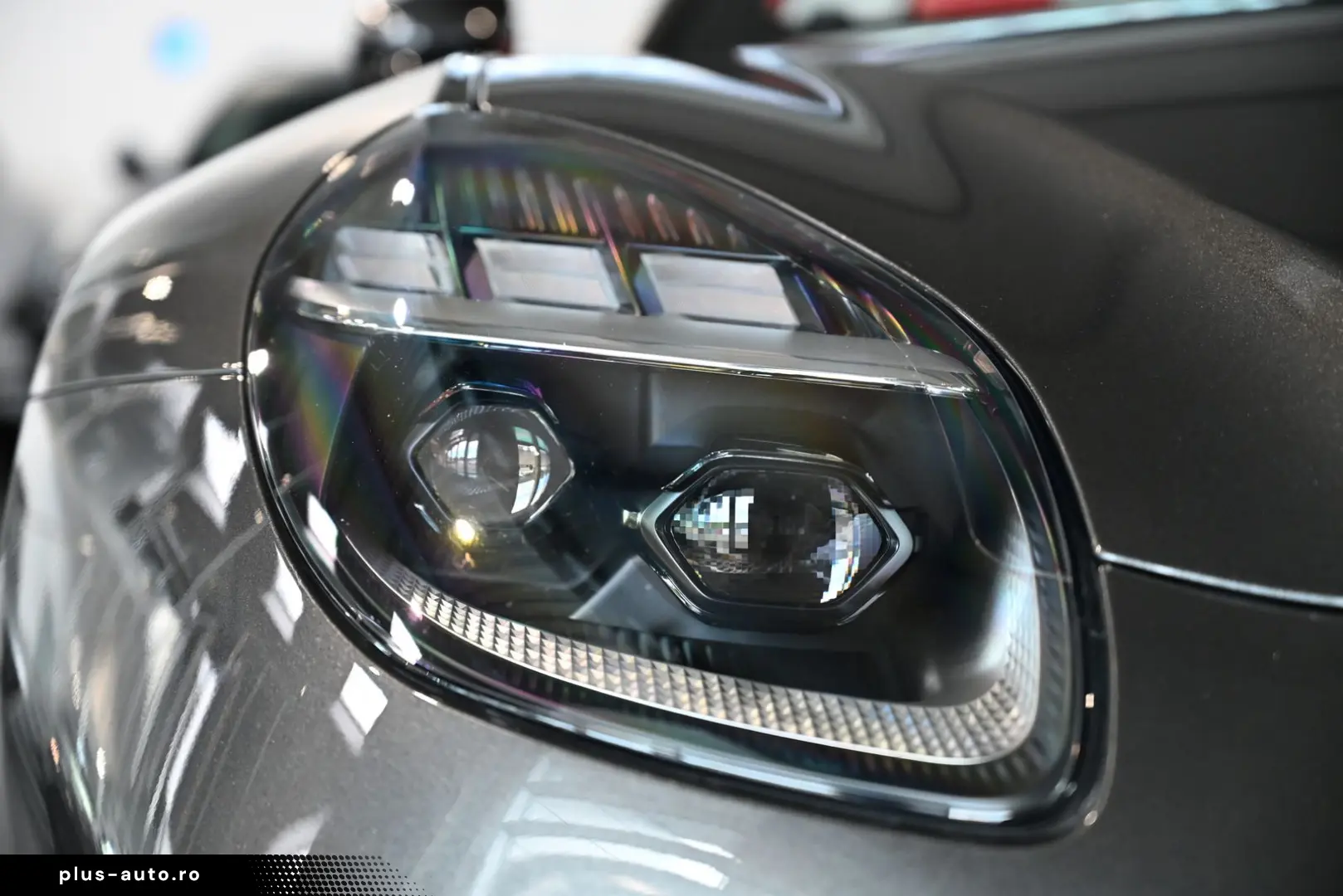 ASTON MARTIN V8 Vantage Roadster Magnetic Silver
