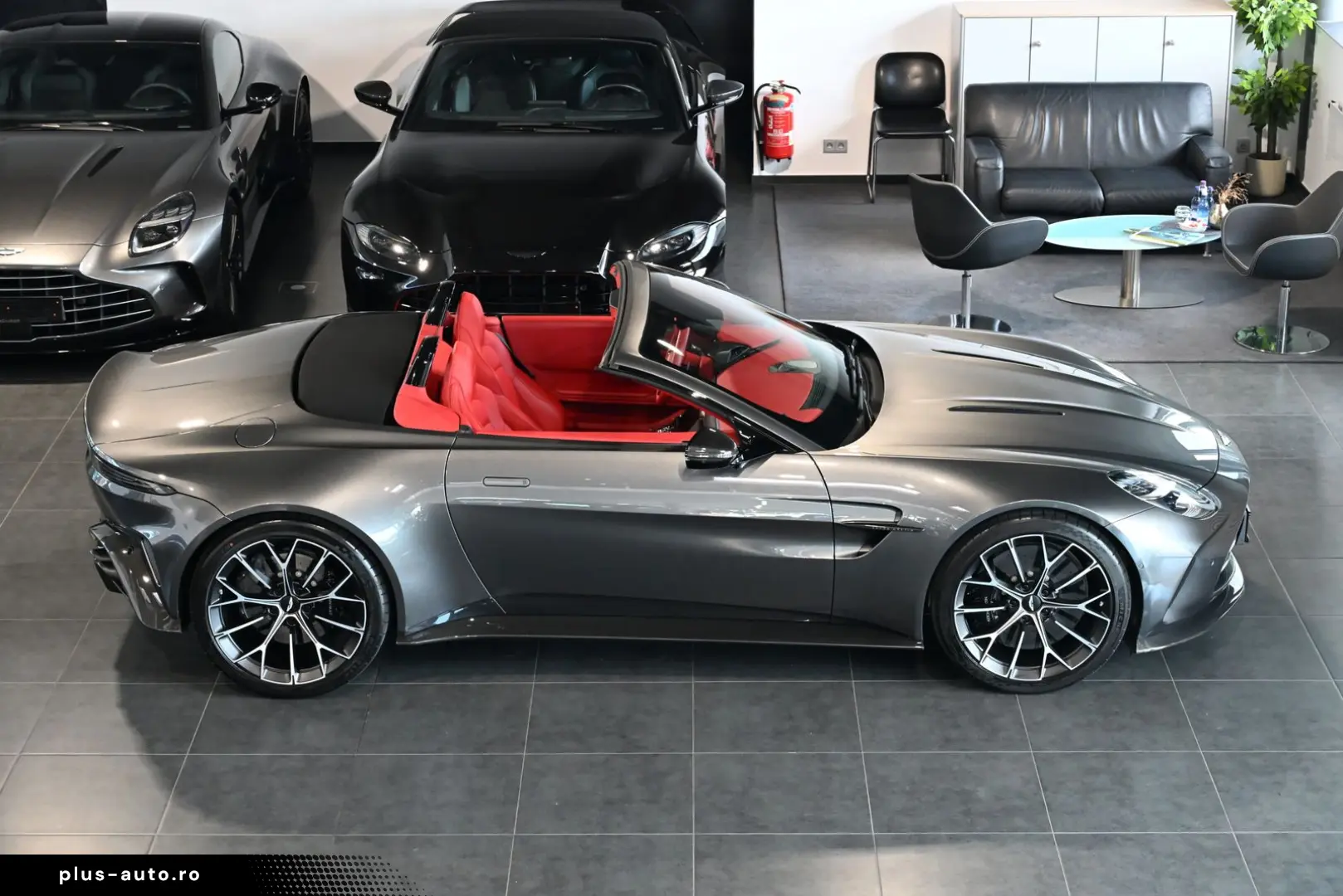 ASTON MARTIN V8 Vantage Roadster Magnetic Silver