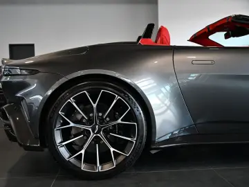 ASTON MARTIN V8 Vantage Roadster Magnetic Silver