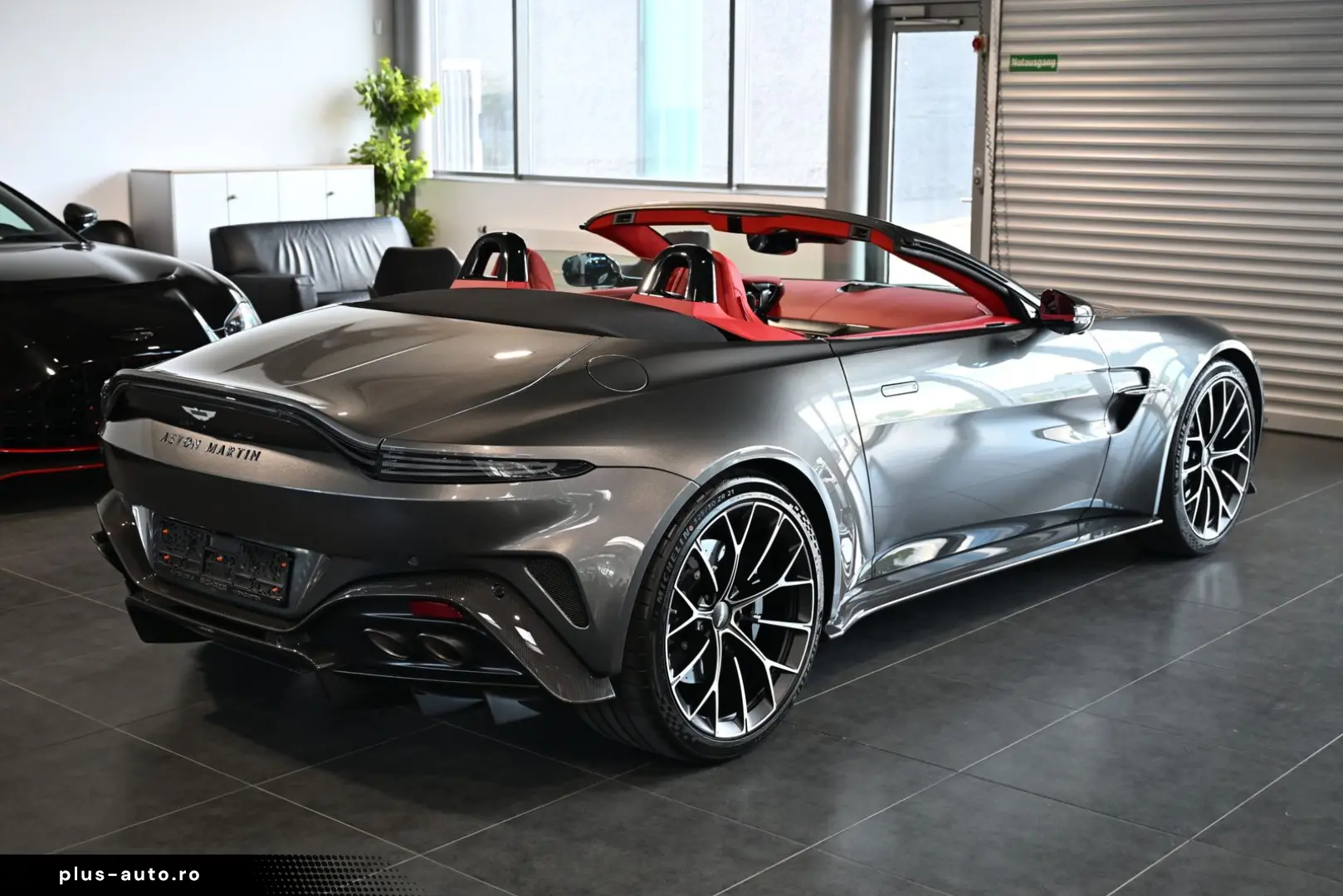 ASTON MARTIN V8 Vantage Roadster Magnetic Silver