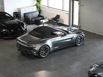 ASTON MARTIN V8 Vantage Roadster Magnetic Silver