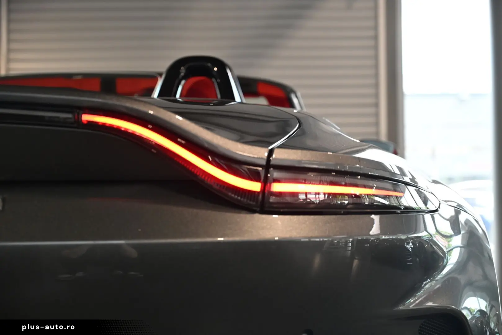 ASTON MARTIN V8 Vantage Roadster Magnetic Silver