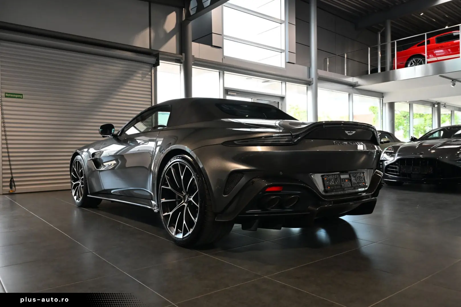 ASTON MARTIN V8 Vantage Roadster Magnetic Silver