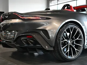 ASTON MARTIN V8 Vantage Roadster Magnetic Silver