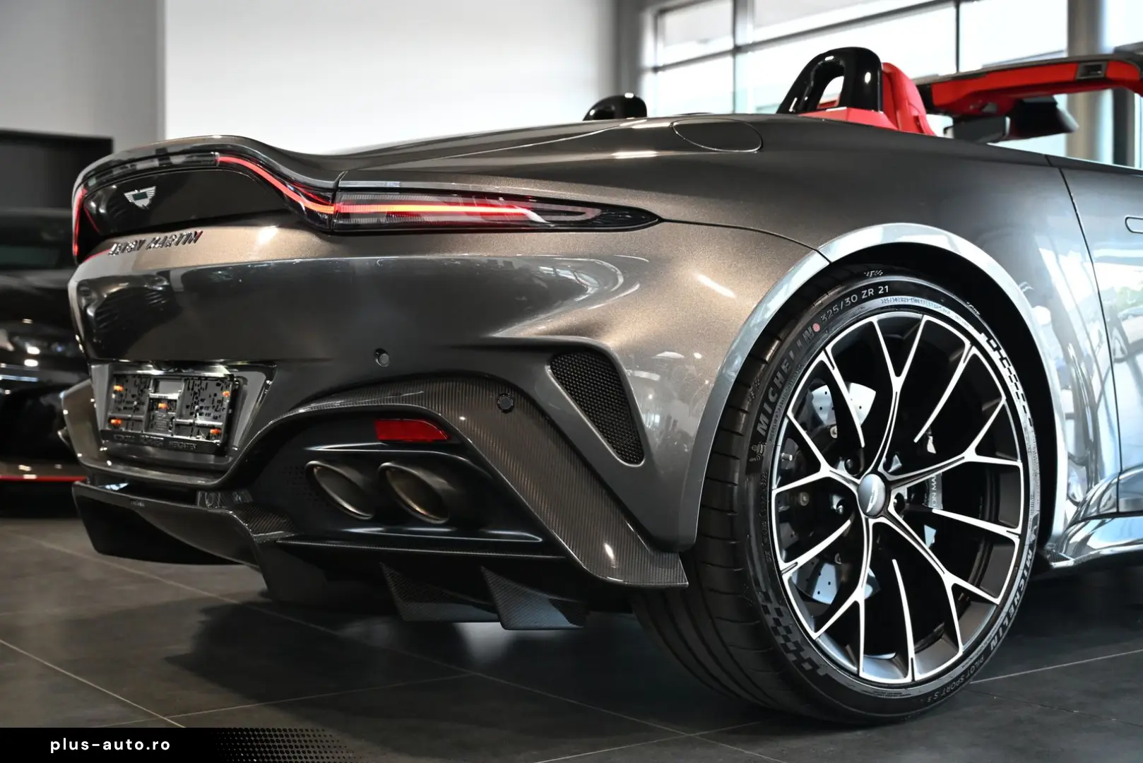 ASTON MARTIN V8 Vantage Roadster Magnetic Silver