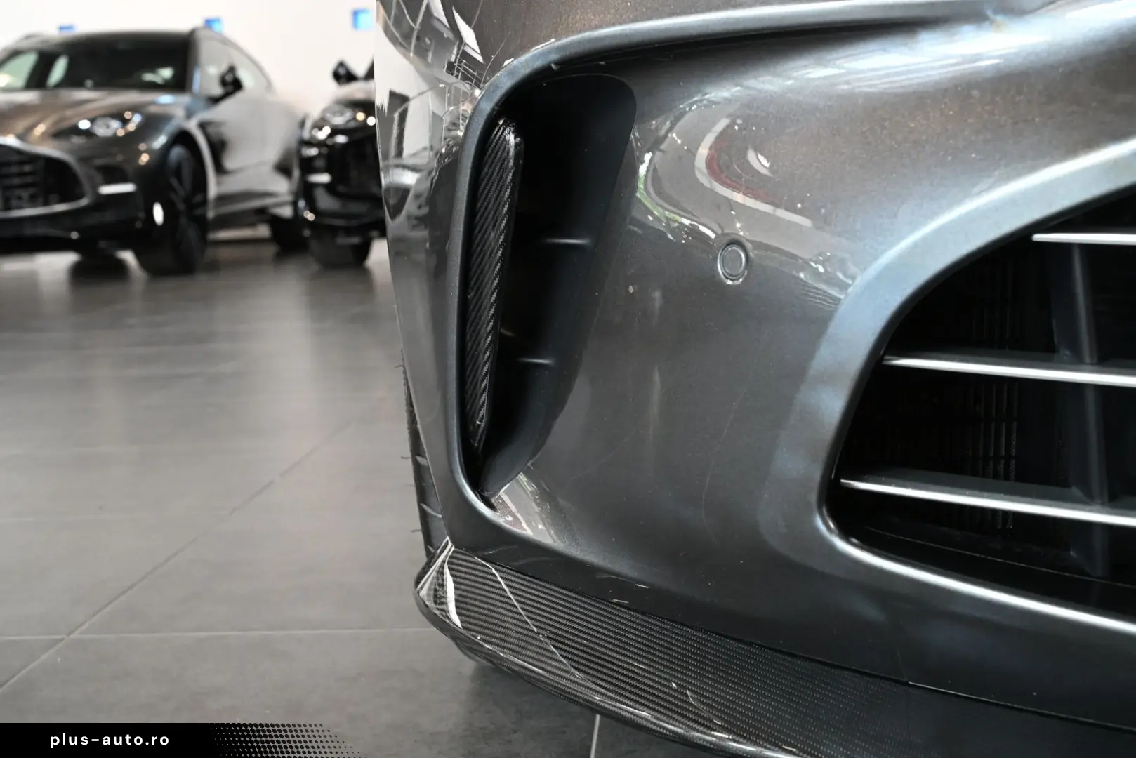 ASTON MARTIN V8 Vantage Roadster Magnetic Silver