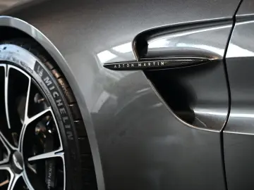 ASTON MARTIN V8 Vantage Roadster Magnetic Silver