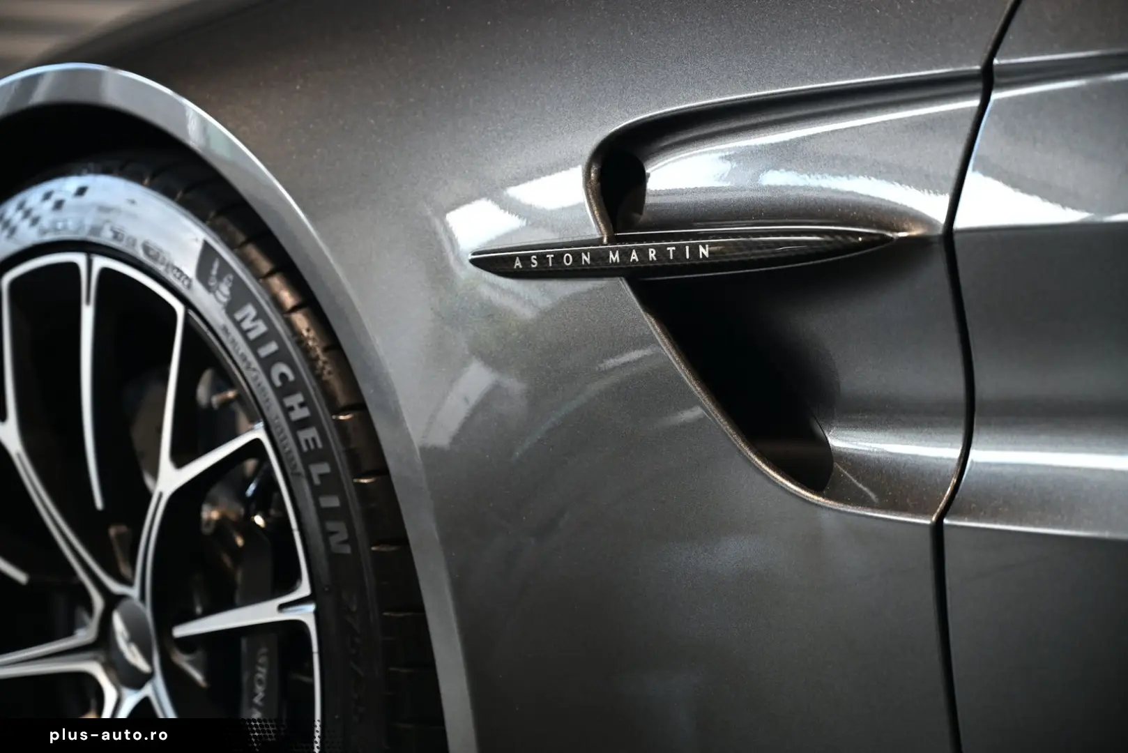 ASTON MARTIN V8 Vantage Roadster Magnetic Silver