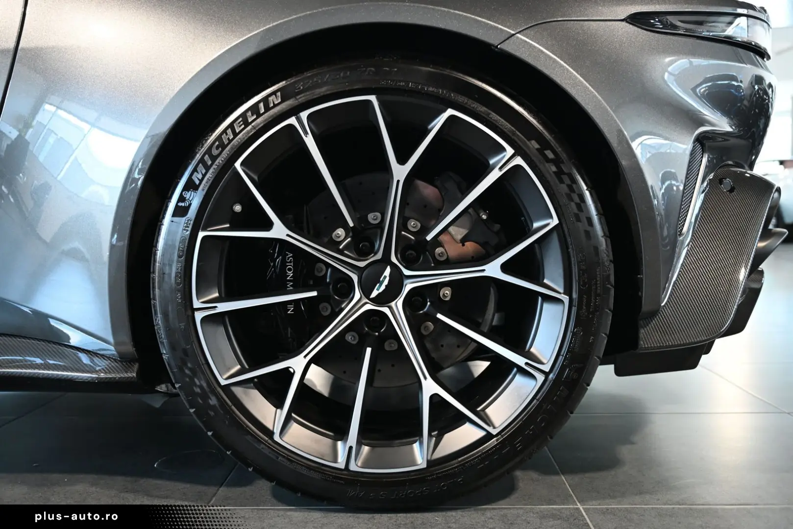 ASTON MARTIN V8 Vantage Roadster Magnetic Silver