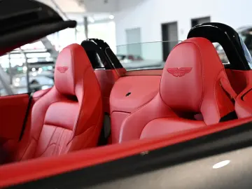 ASTON MARTIN V8 Vantage Roadster Magnetic Silver