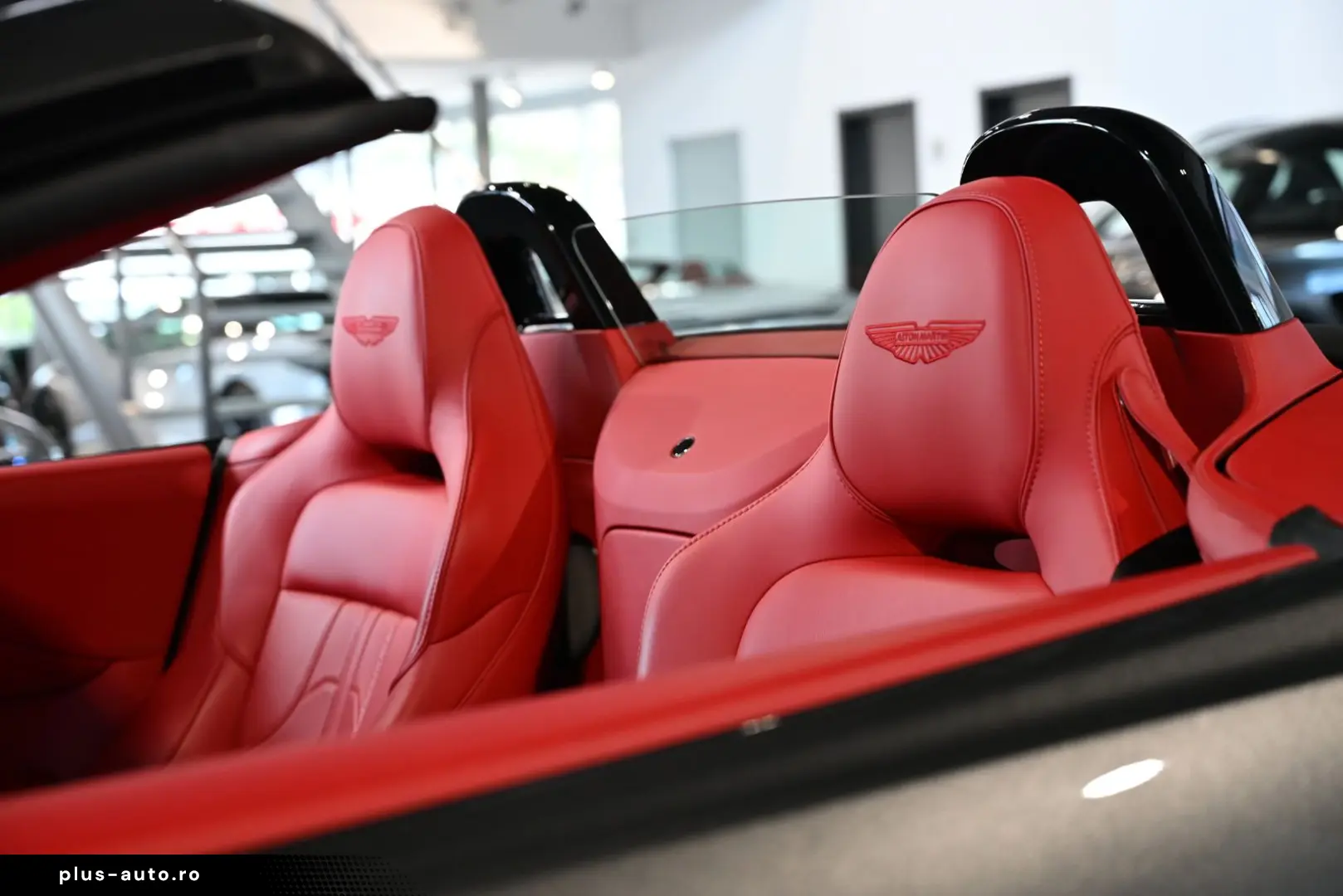 ASTON MARTIN V8 Vantage Roadster Magnetic Silver