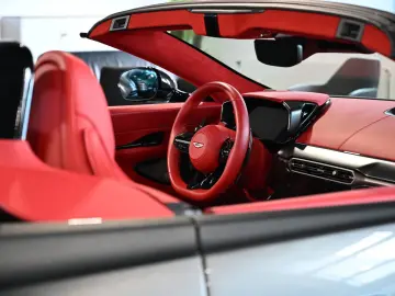 ASTON MARTIN V8 Vantage Roadster Magnetic Silver