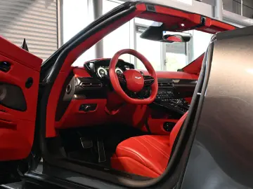 ASTON MARTIN V8 Vantage Roadster Magnetic Silver