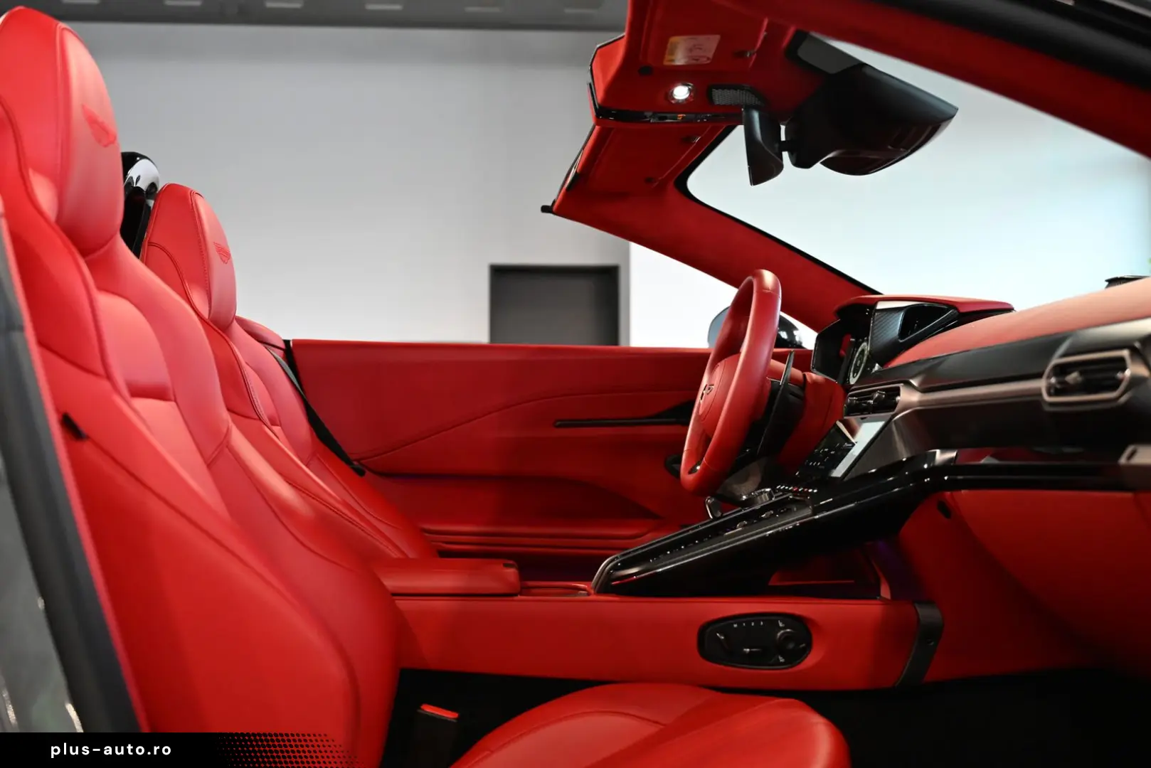 ASTON MARTIN V8 Vantage Roadster Magnetic Silver