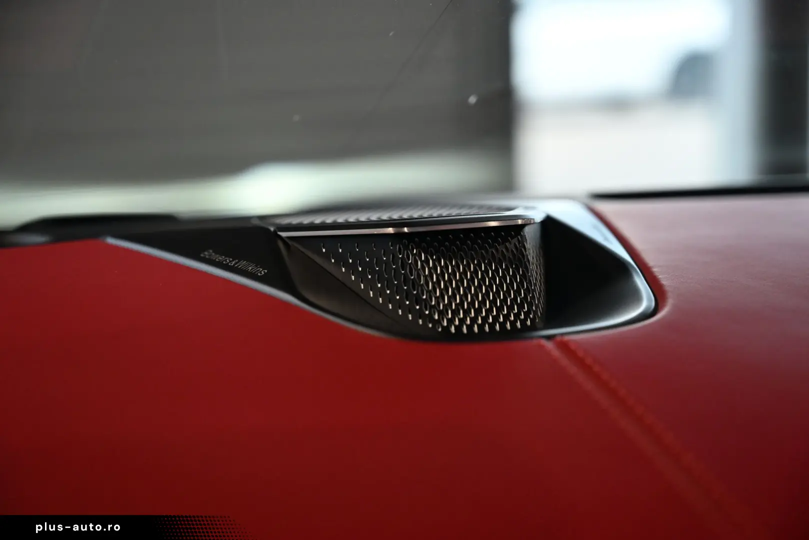 ASTON MARTIN V8 Vantage Roadster Magnetic Silver