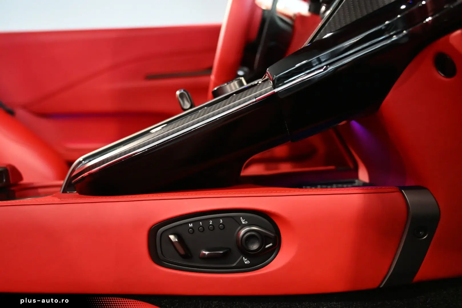 ASTON MARTIN V8 Vantage Roadster Magnetic Silver