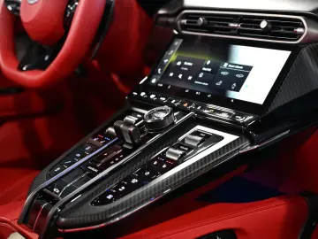 ASTON MARTIN V8 Vantage Roadster Magnetic Silver