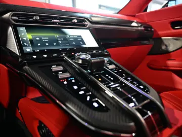 ASTON MARTIN V8 Vantage Roadster Magnetic Silver