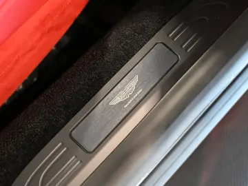 ASTON MARTIN V8 Vantage Roadster Magnetic Silver