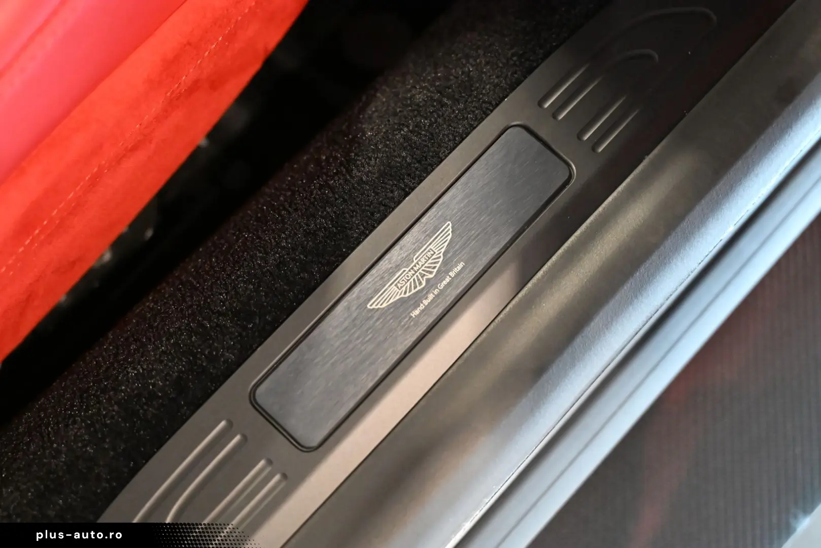 ASTON MARTIN V8 Vantage Roadster Magnetic Silver
