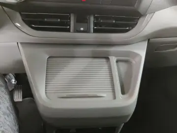 Volkswagen T7 Caravelle e-Caravelle Life LR 8Sitze