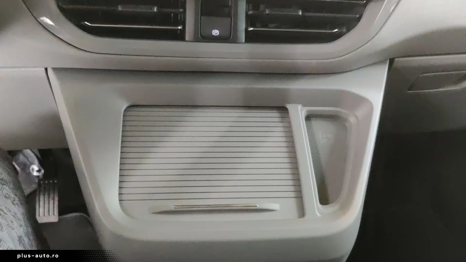 Volkswagen T7 Caravelle e-Caravelle Life LR 8Sitze