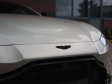 ASTON MARTIN Vantage 4.0 V8   Q Special - 360 camera