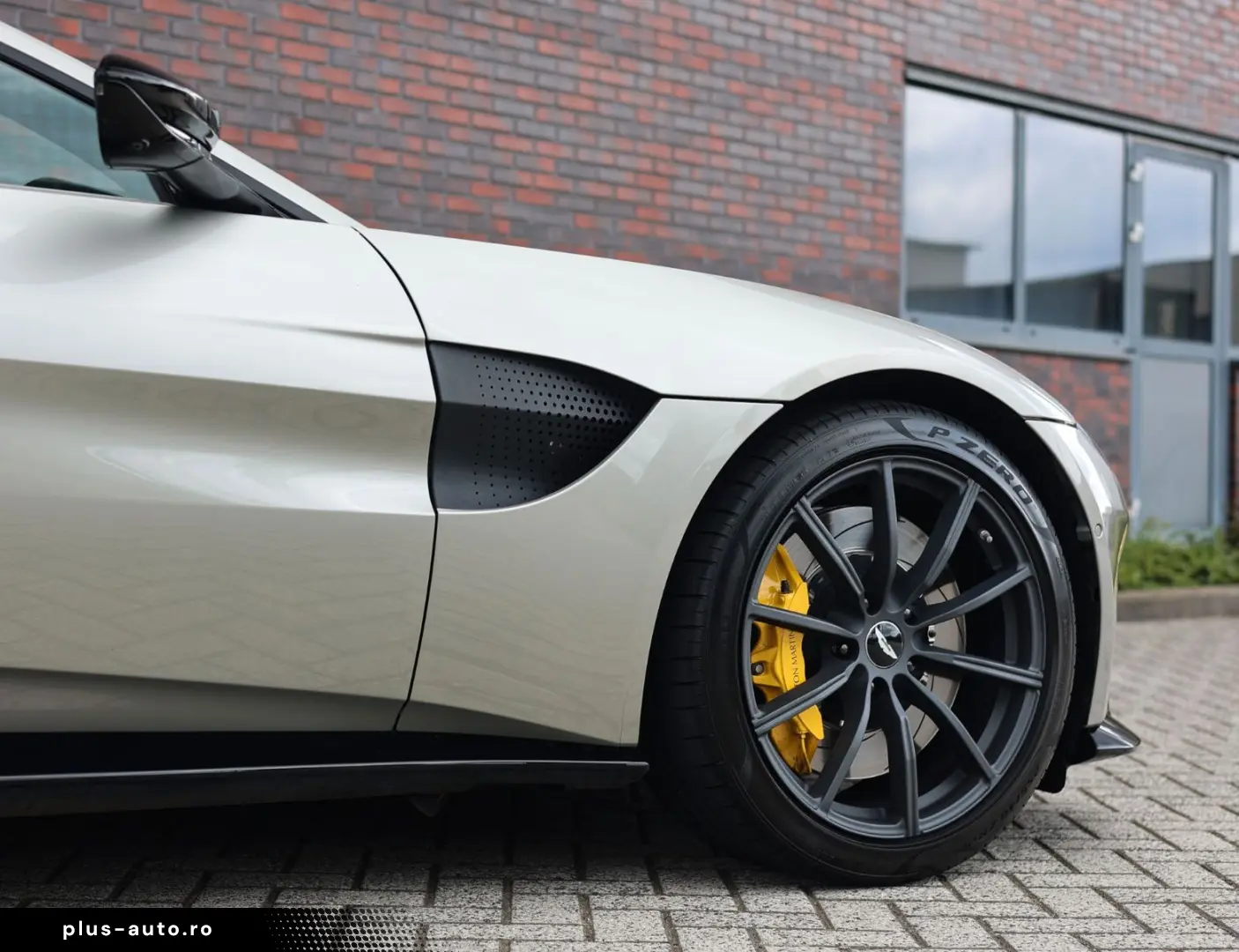 ASTON MARTIN Vantage 4.0 V8   Q Special - 360 camera