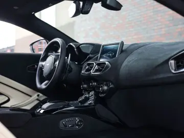 ASTON MARTIN Vantage 4.0 V8   Q Special - 360 camera