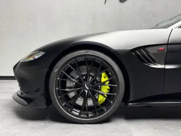 ASTON MARTIN V8 Vantage F1 Edition 360 CARBON AERO JET BLACK