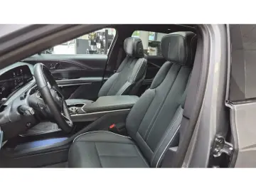 CADILLAC Lyriq 388 kW AWD Sport AWD AKG-Sound Pano Belüft