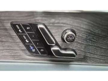 CADILLAC Lyriq 388 kW AWD Sport AWD AKG-Sound Pano Belüft