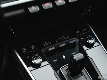 PORSCHE 992 Turbo Coupe PDK AEROKIT GLASDACH BOSE MATRIX