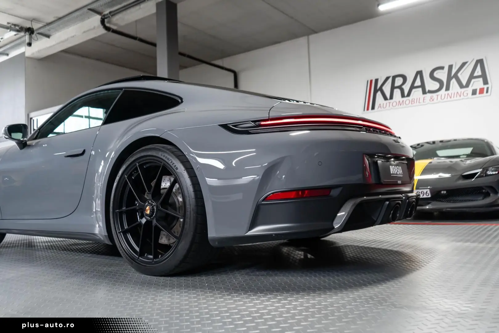 PORSCHE 992.2 Carrera 4 GTS  BOSE 360  PANO LIFT Carbon