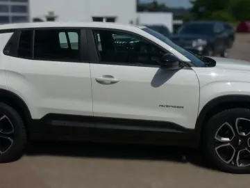 JEEP Avenger Altitude Mild-Hybrid  Navi  Kamera  CarP
